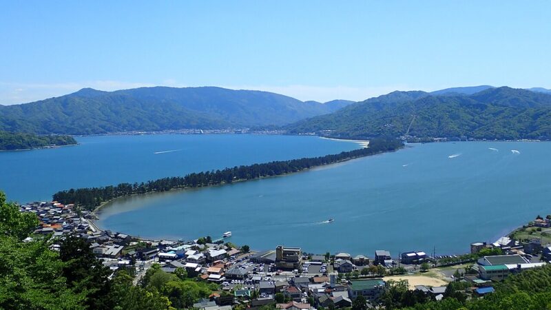 교토부 미야즈 아마노하시다테의 소나무 사주와 바다 풍경을 내려다본 전경