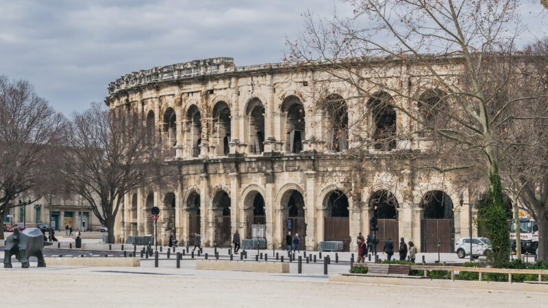 프랑스 님 도심 한가운데 자리한 아레나 드 님 외관
