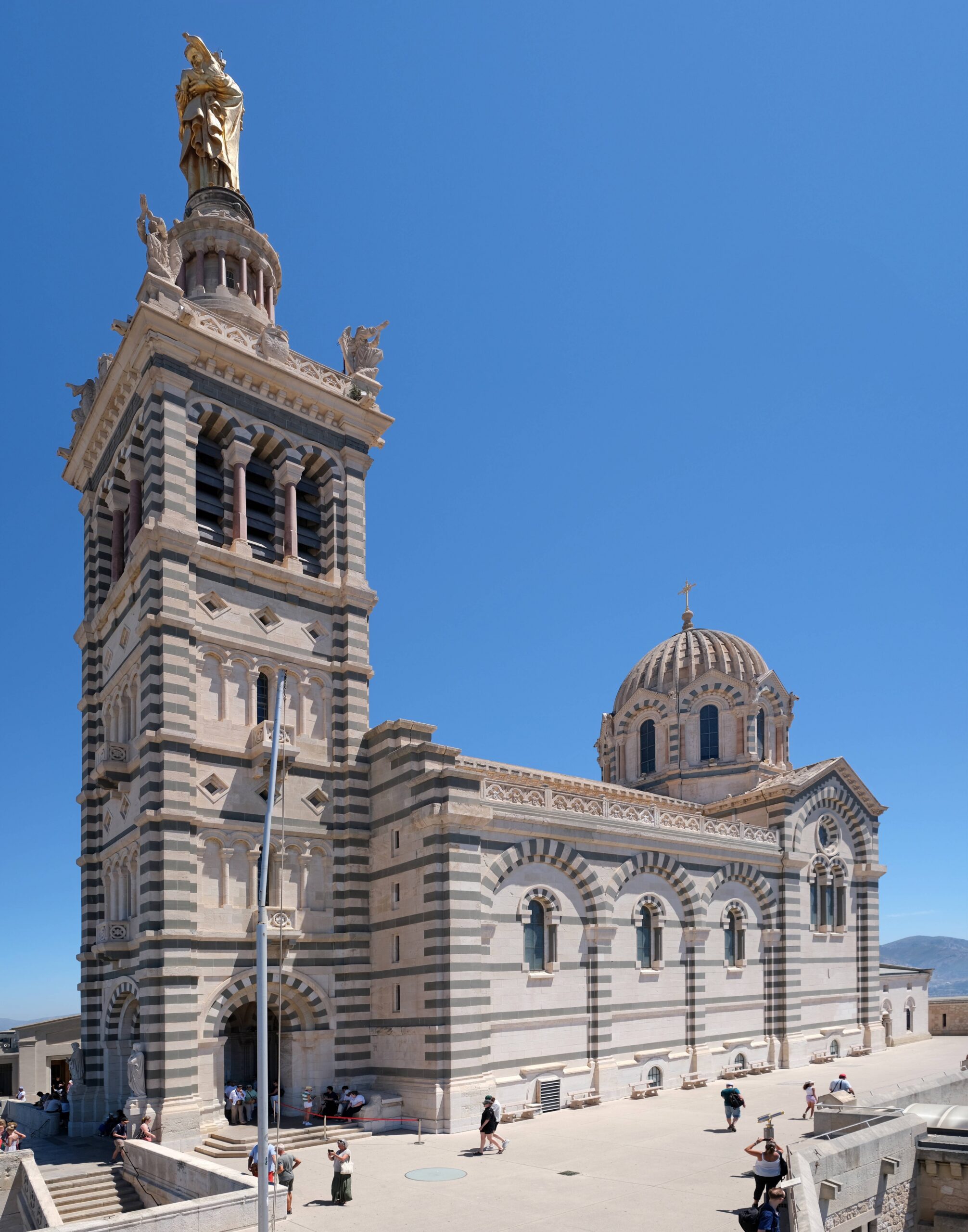 마르세유 언덕 위 노트르담 드 라 가르드 대성당 외관