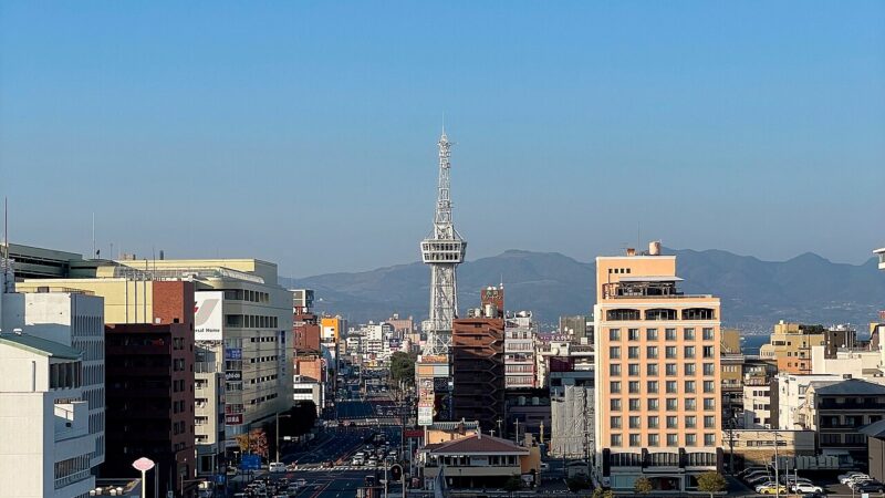 벳푸 시내 중심부와 벳푸타워가 함께 보이는 전경