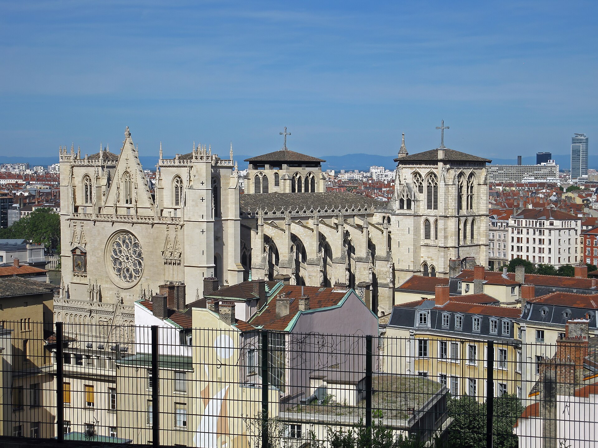 비유 리옹에 있는 생장 대성당 정면 외관