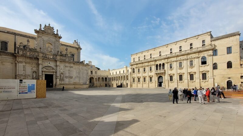 레체 피아차 델 두오모에서 본 대성당 광장 전경