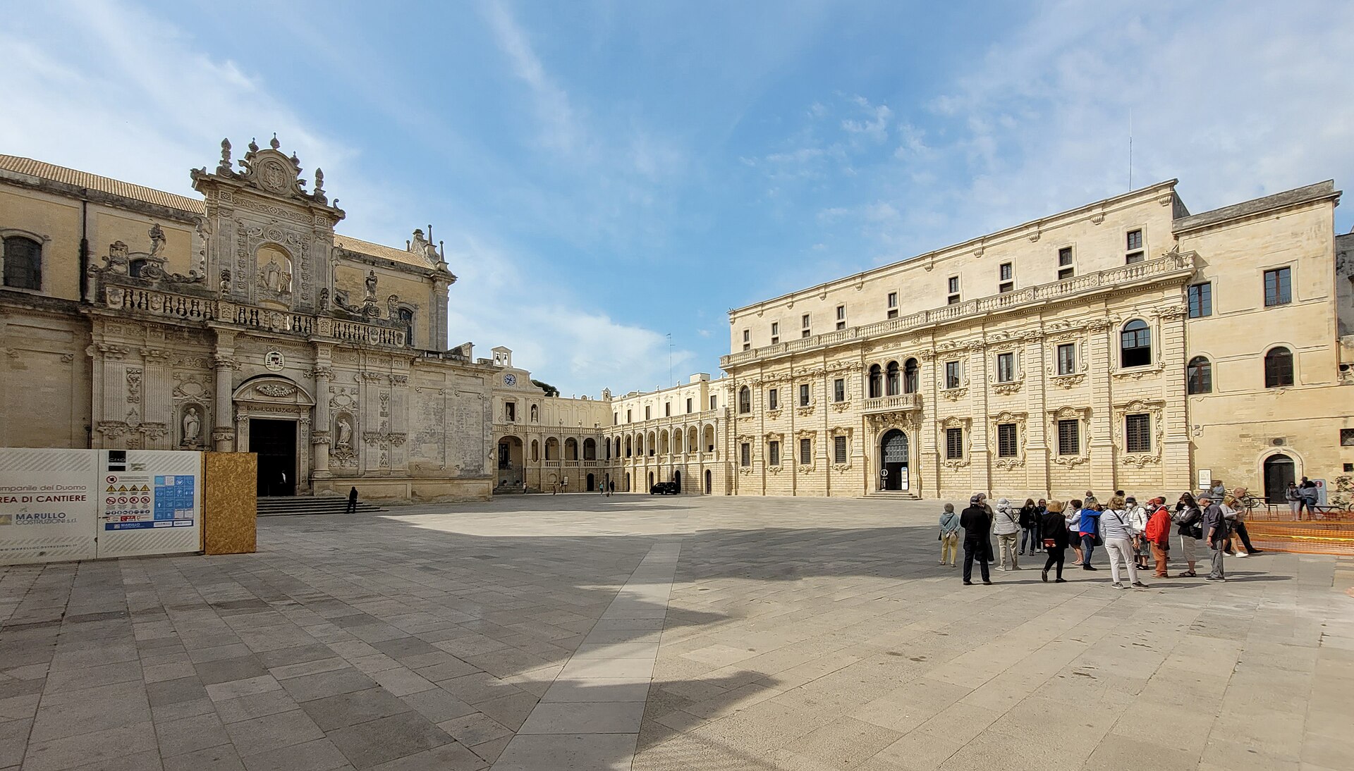 레체 피아차 델 두오모에서 본 대성당 광장 전경