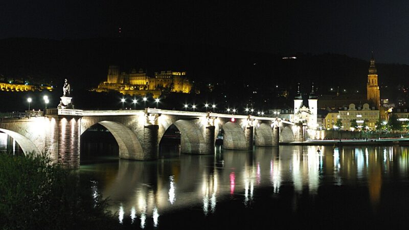 하이델베르크 성과 알테 브뤼케, 구시가지가 함께 보이는 네카어강 야경 파노라마