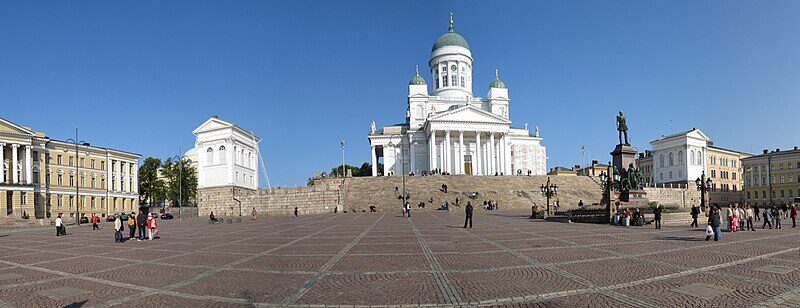 헬싱키 세나테 광장에서 올려다본 헬싱키 대성당과 광장 전경