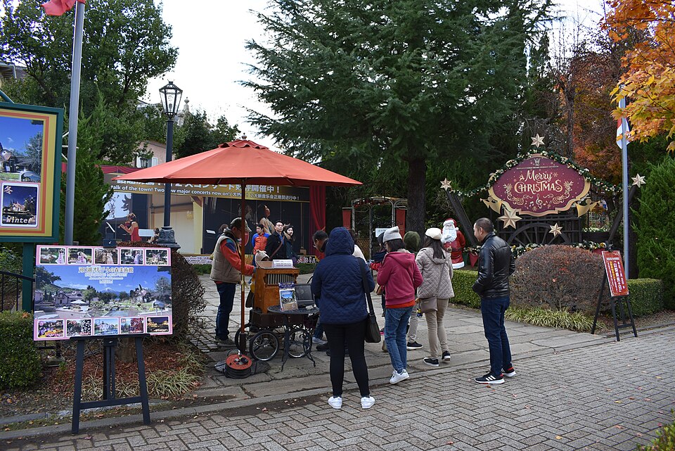 일본 후지카와구치코 가와구치코 음악과 숲의 미술관 정원