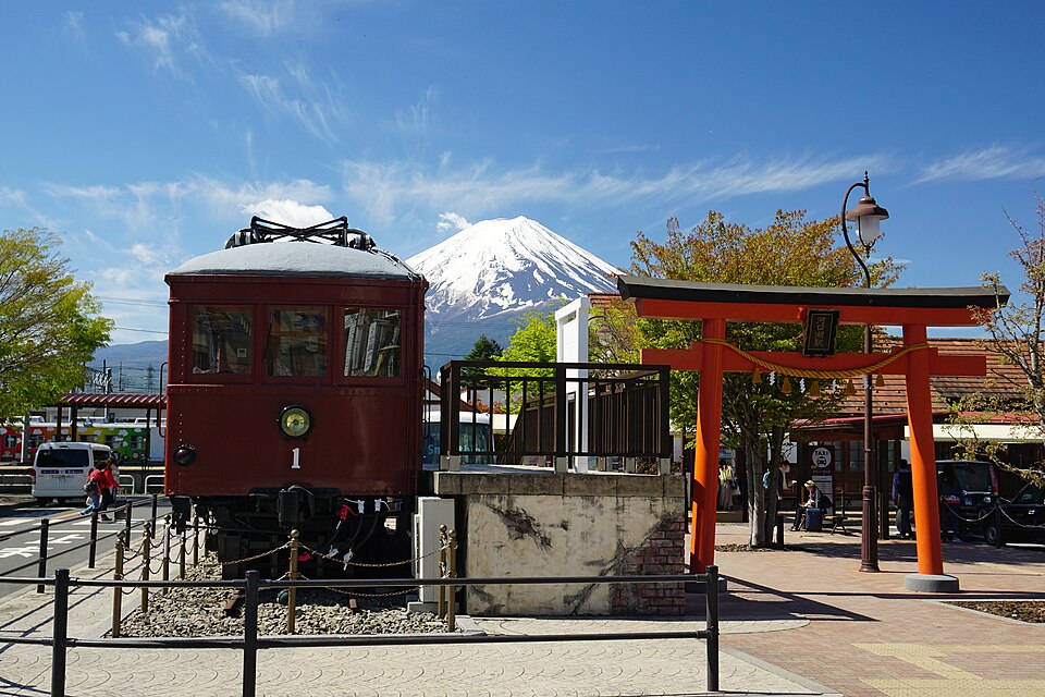 일본 후지카와구치코 가와구치코역 광장과 후지산 전망