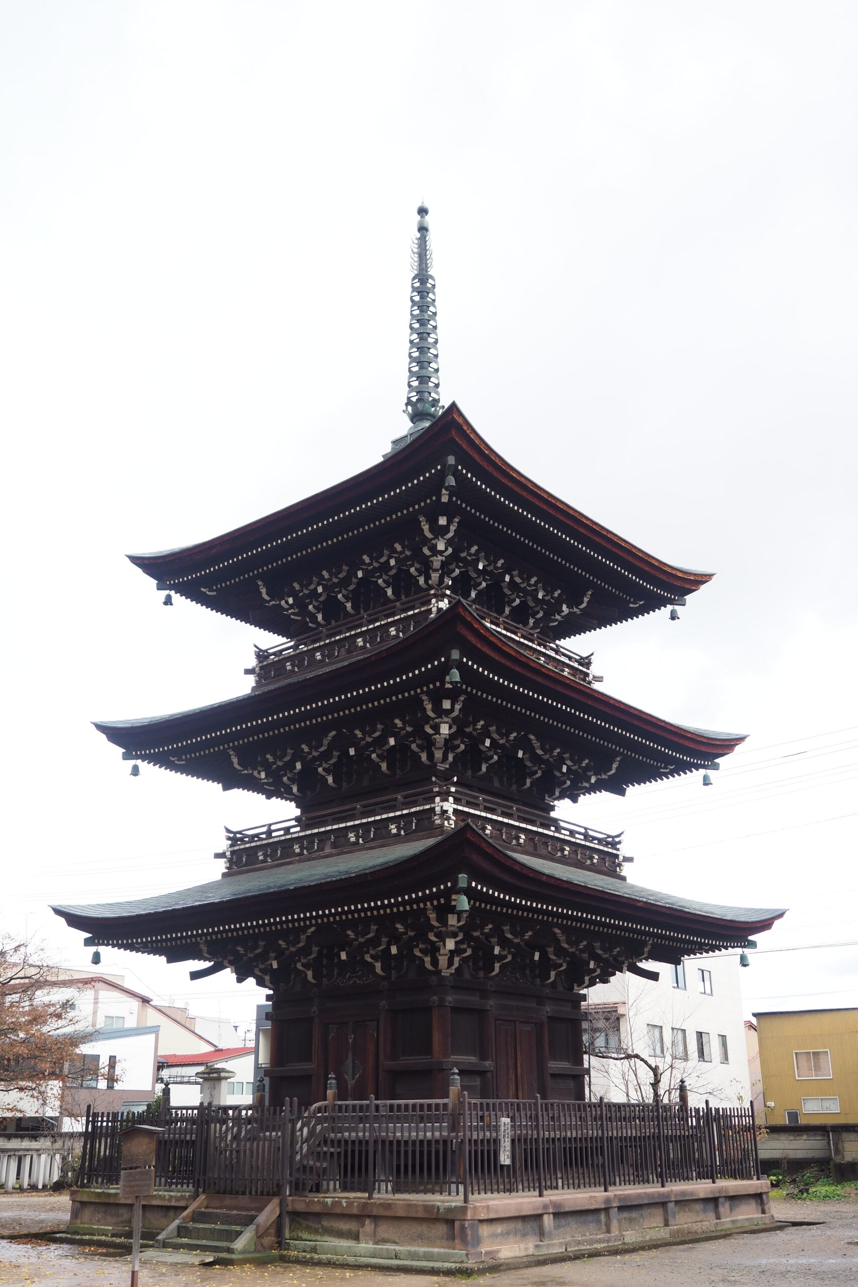 다카야마 히다 고쿠분지의 삼층탑 전경