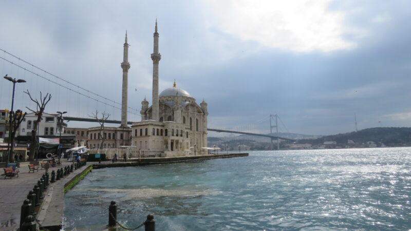 이스탄불 오르타쾨이 모스크와 보스포루스 해협