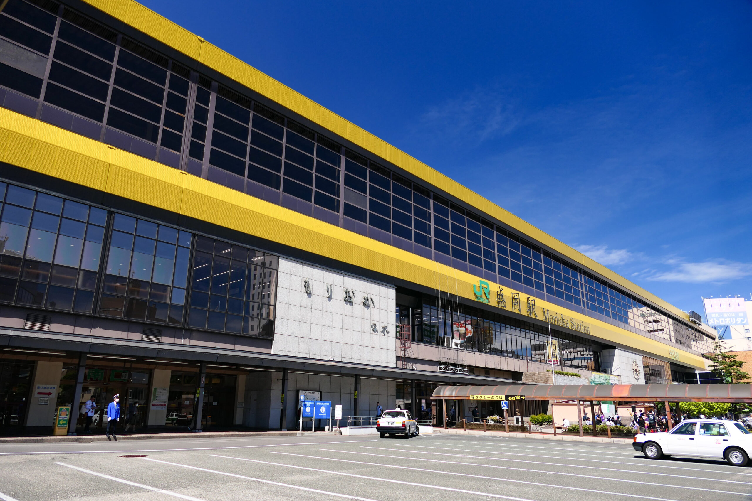 일본 이와테현 JR 모리오카역 외관과 역명 표기