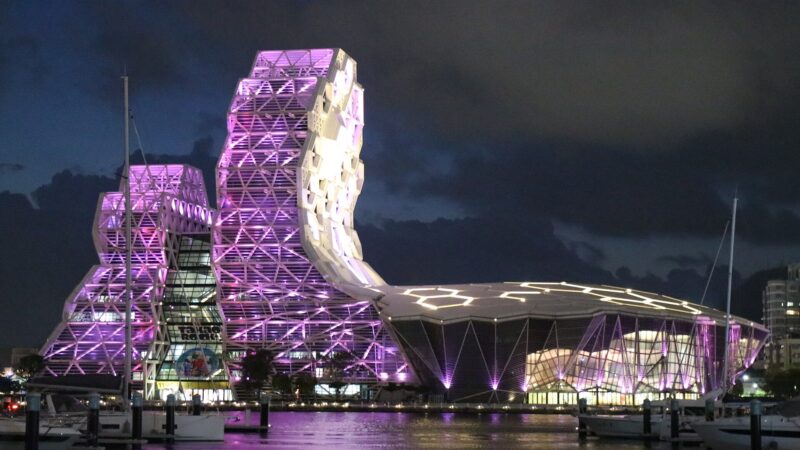 카오슝 아이허완에 자리한 카오슝 뮤직센터 전경