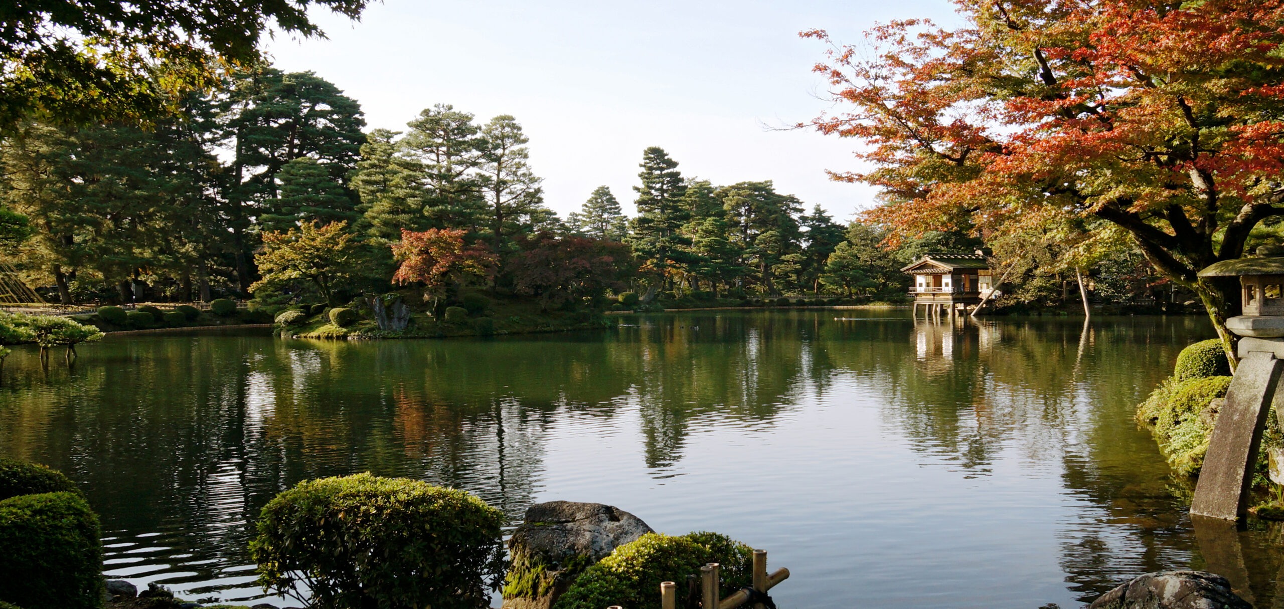 가나자와 겐로쿠엔 정원의 산책 풍경
