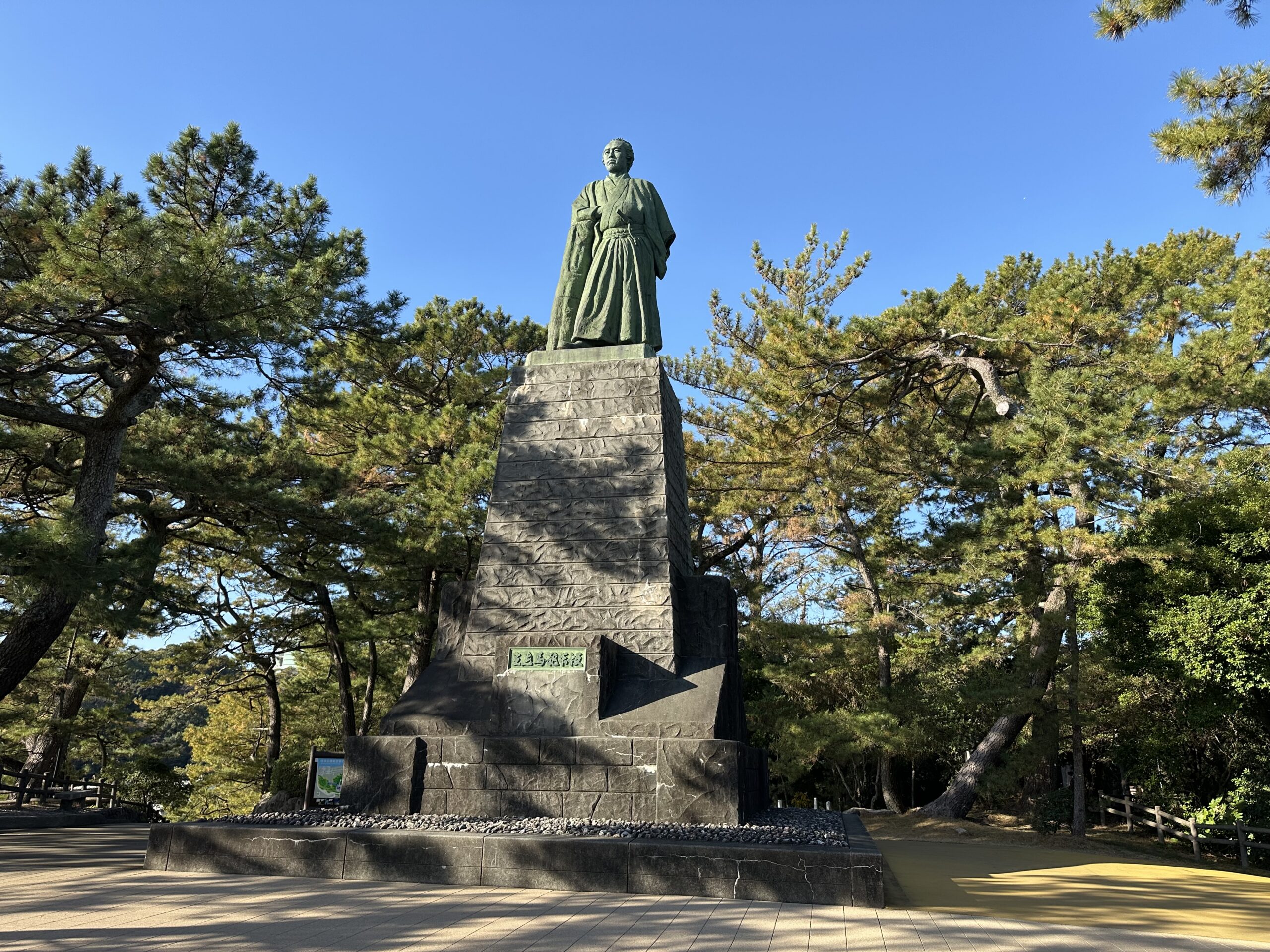 일본 고치 가쓰라하마 언덕 위 사카모토 료마 동상