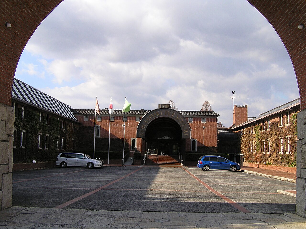 일본 오카야마 쿠라시키 아이비 스퀘어 벽돌 입구