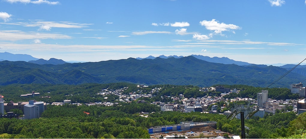 일본 군마현 쿠사츠 온천 스키장 전망 권역에서 내려다본 온천 마을 전경