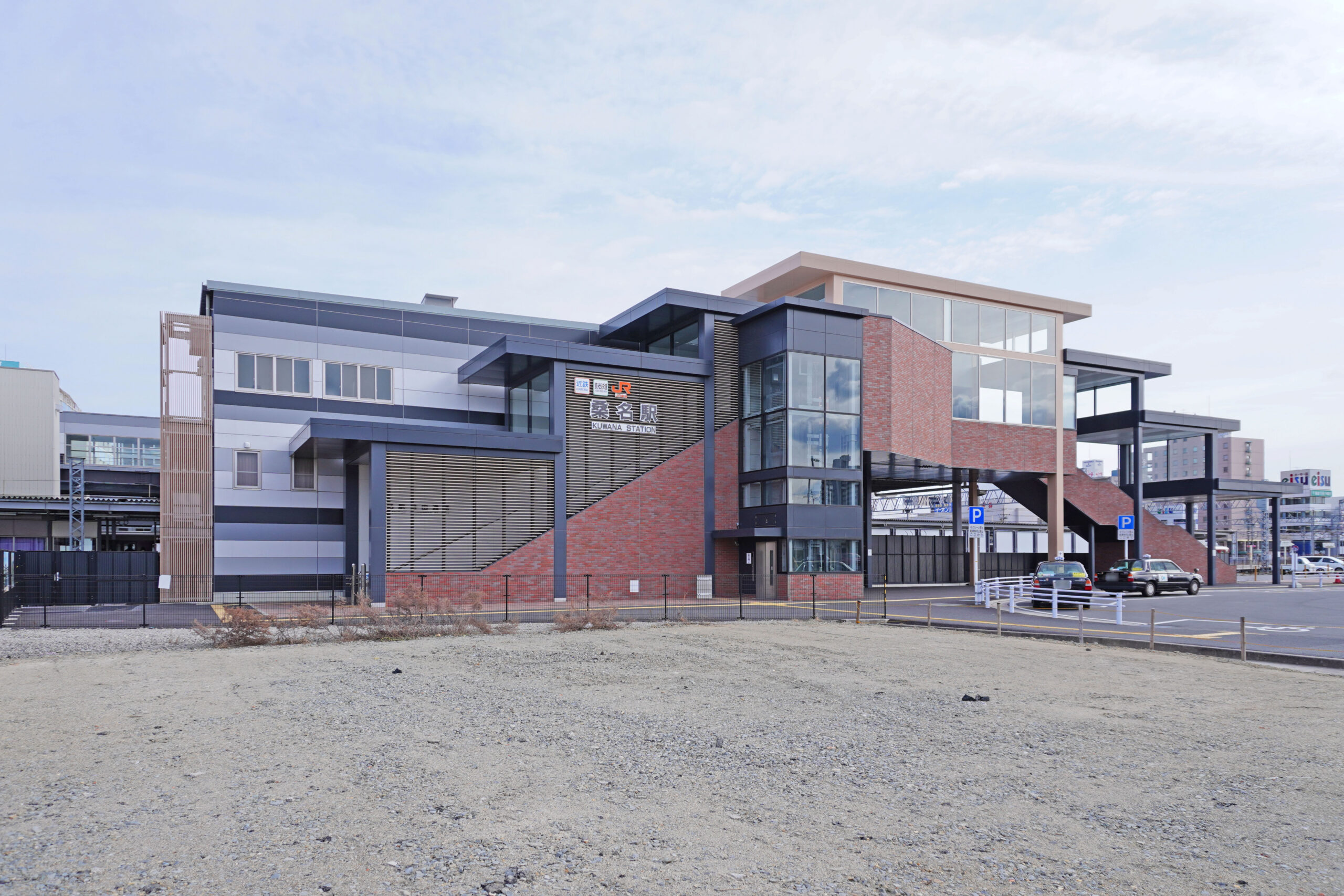 일본 미에현 구와나역 서쪽 출구 외관