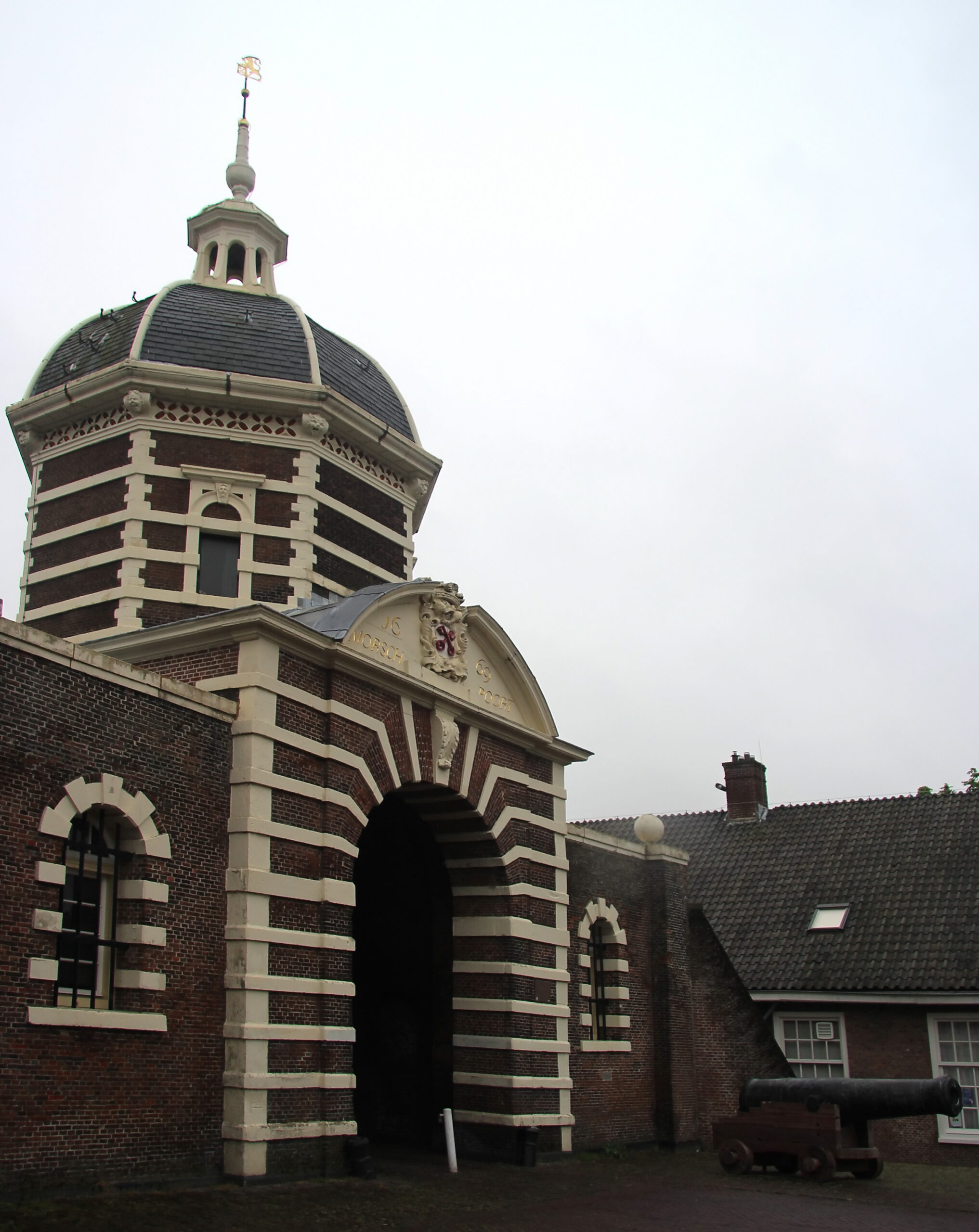 네덜란드 라이덴의 모르스포르트 성문 외관