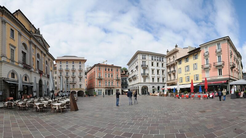 스위스 루가노 중심 광장 Piazza della Riforma 풍경