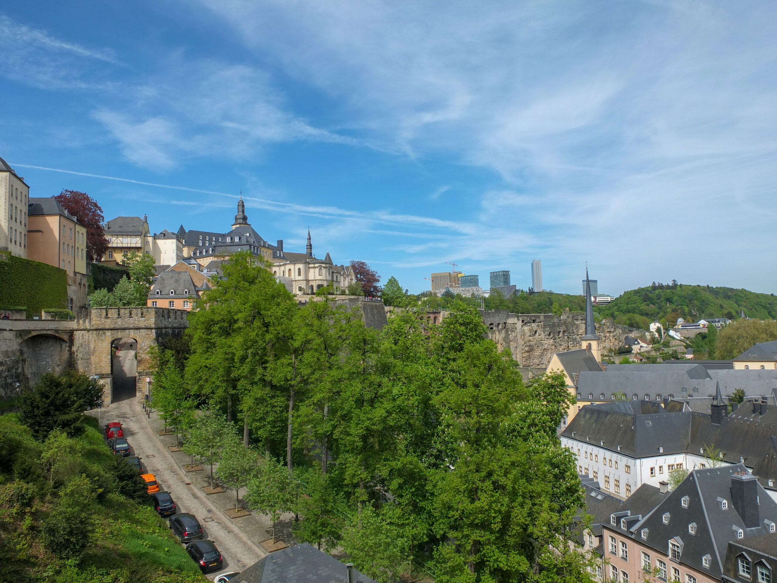 룩셈부르크 시티 코르니시에서 내려다본 그룬트 지구와 성벽, 계곡 파노라마