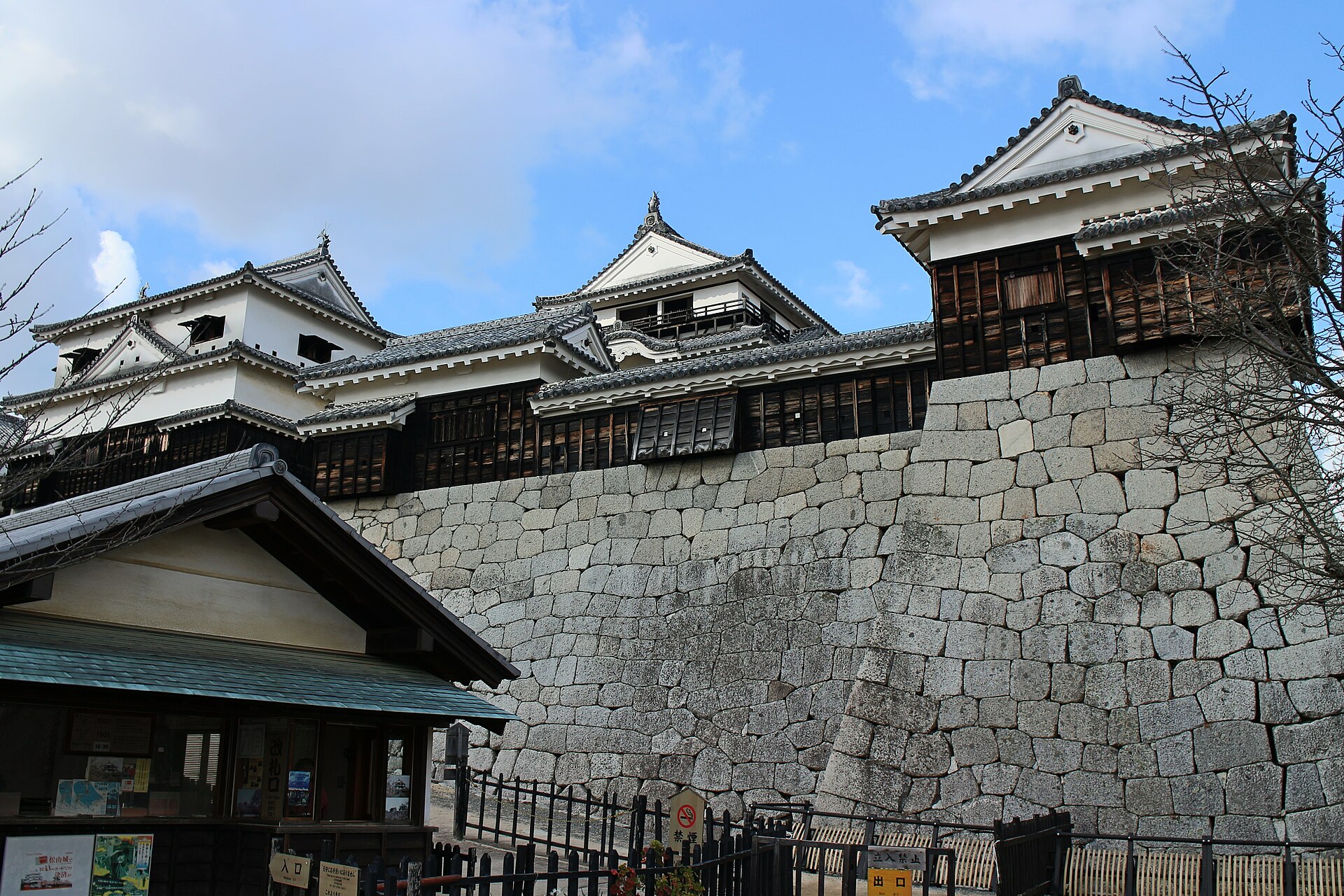 일본 에히메 마쓰야마성 천수 전경