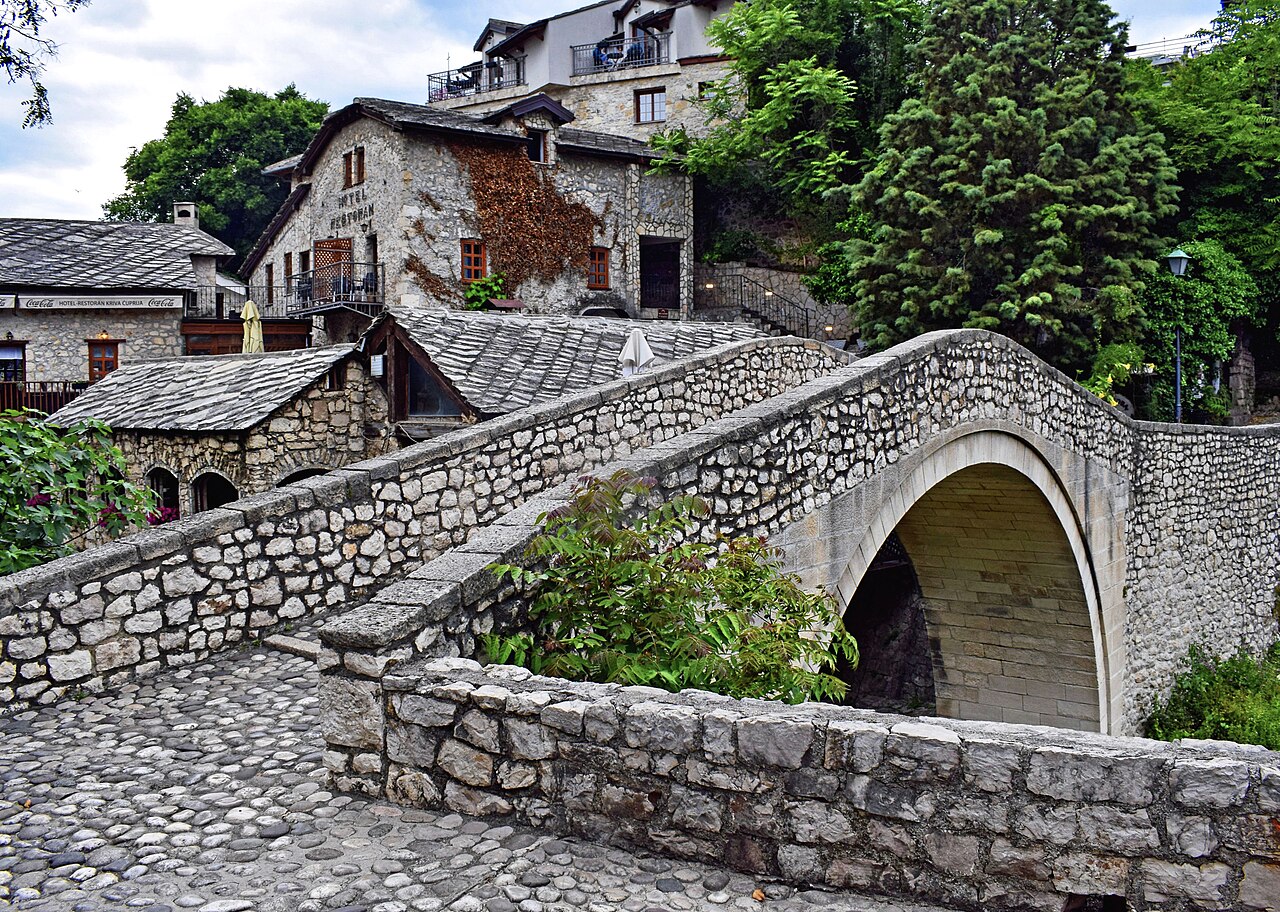 보스니아 모스타르 크리바 추프리야 석조 다리