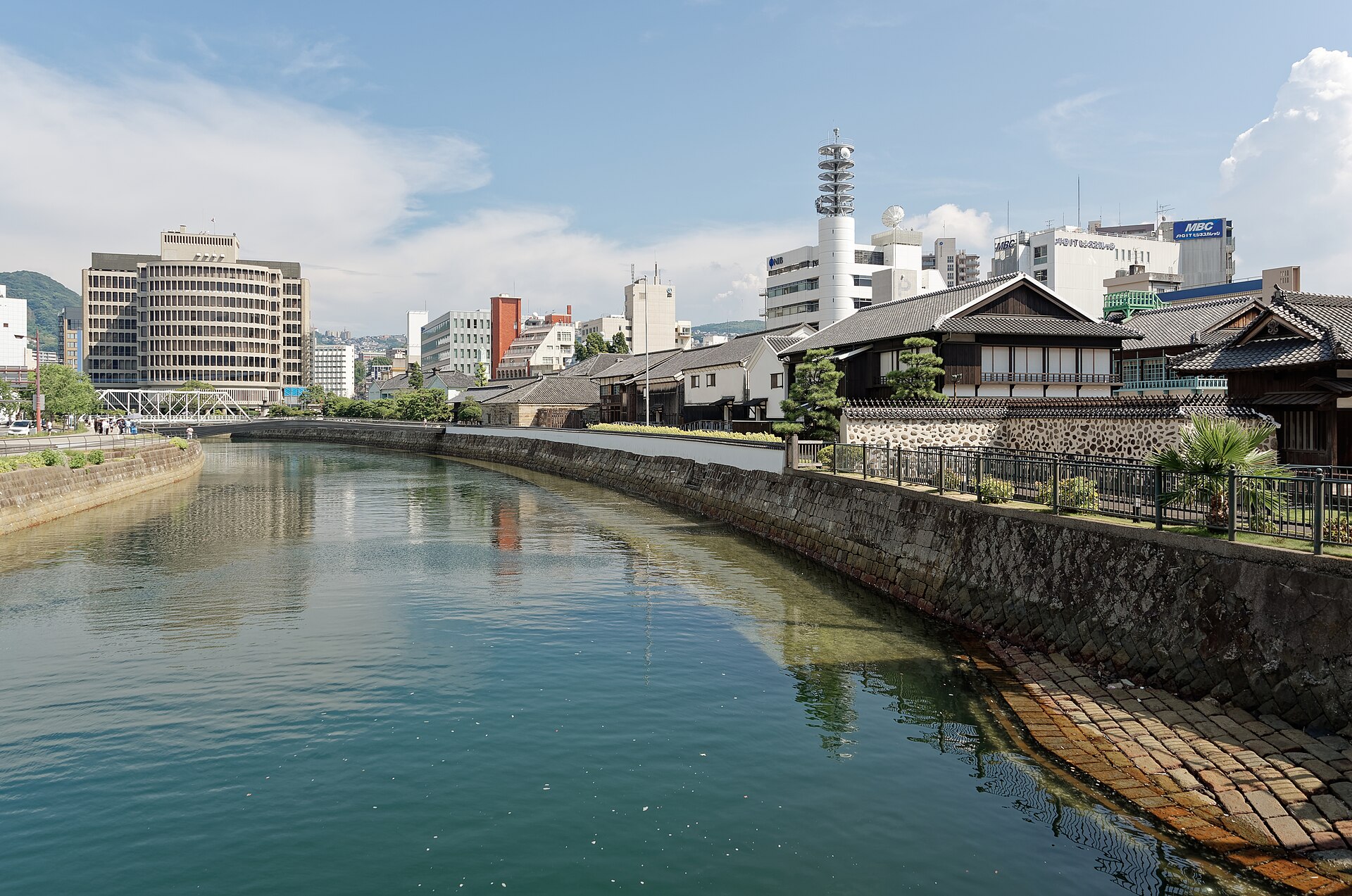나가사키 데지마 주변 운하와 복원된 건물 풍경