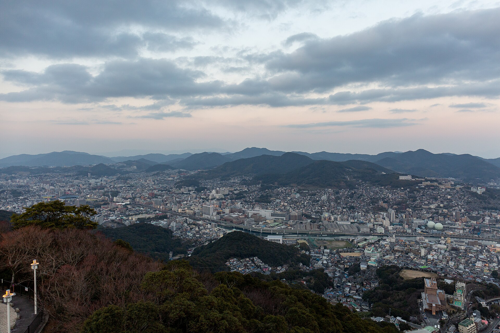 이나사야마 전망대에서 내려다본 나가사키 항구와 시가지 전경
