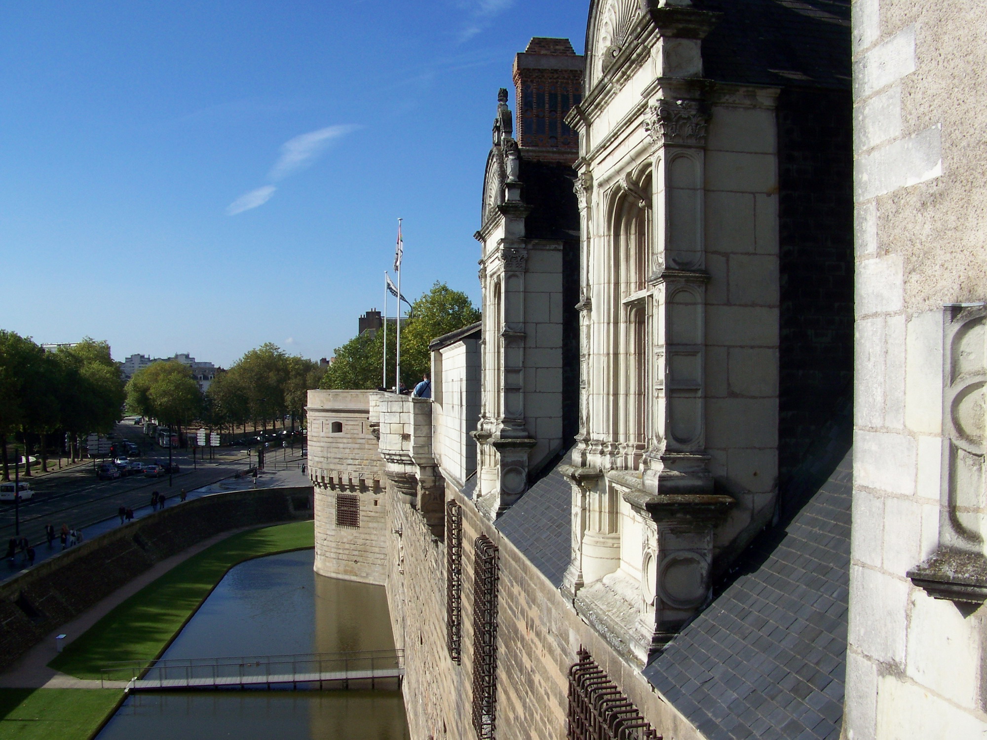 낭트 샤토 데 뒤크 드 브르타뉴 성벽과 해자 전경