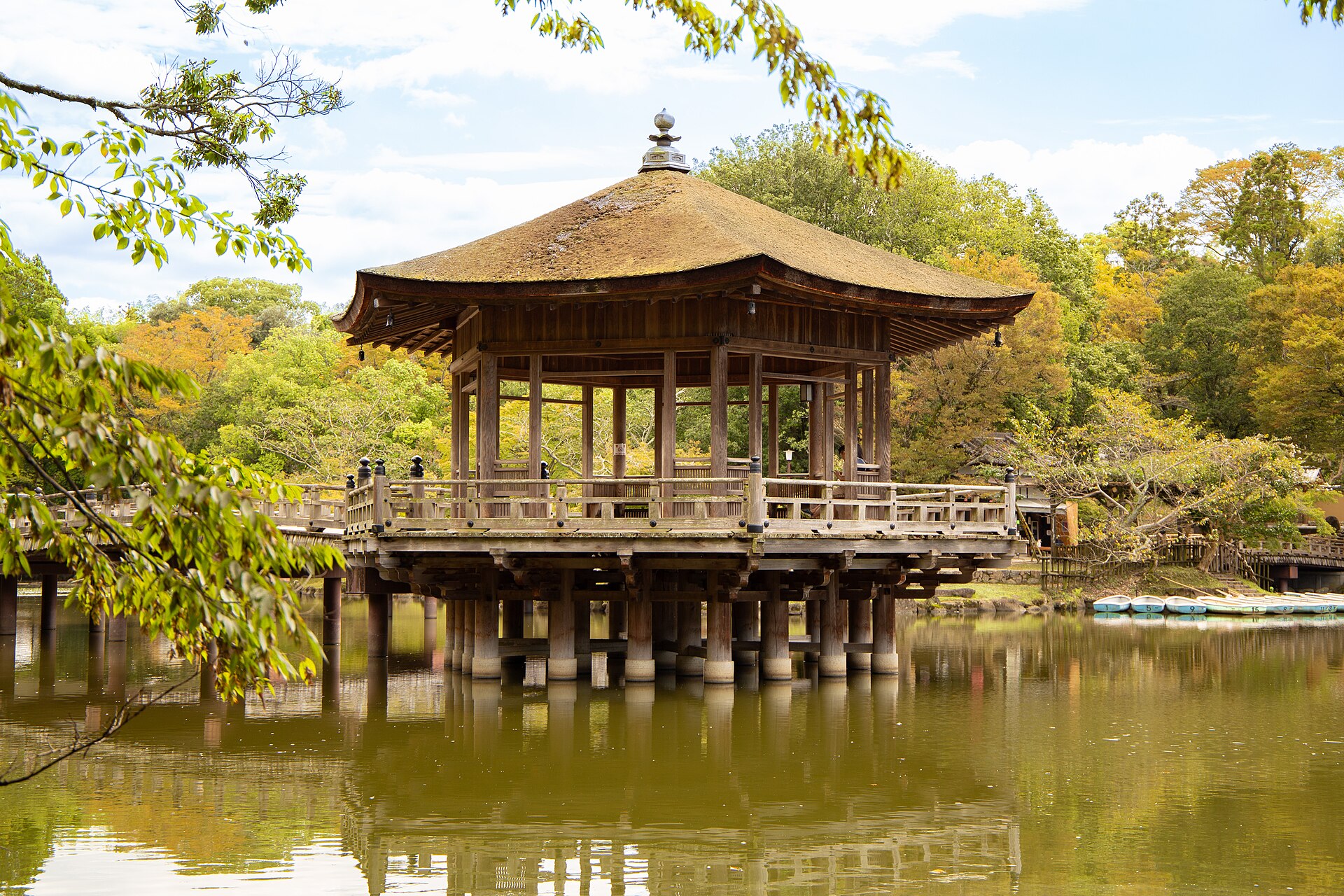 나라공원 사기이케 연못 위 우키미도 정자