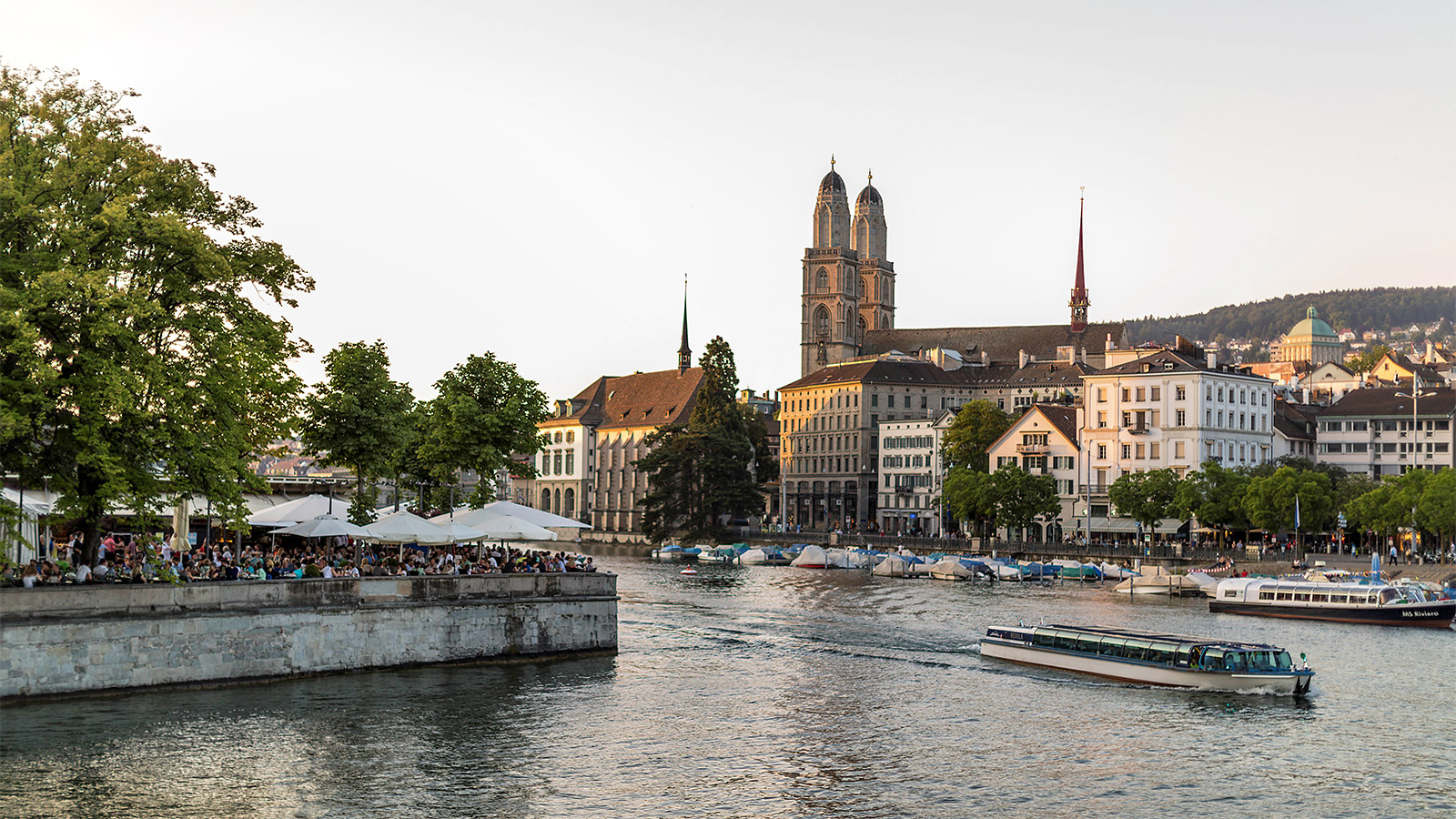 취리히 리마트 강변과 구시가지 전경