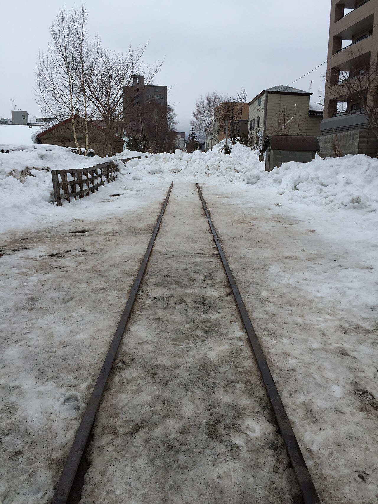 일본 홋카이도 오타루 구 데미야선 철길 산책로