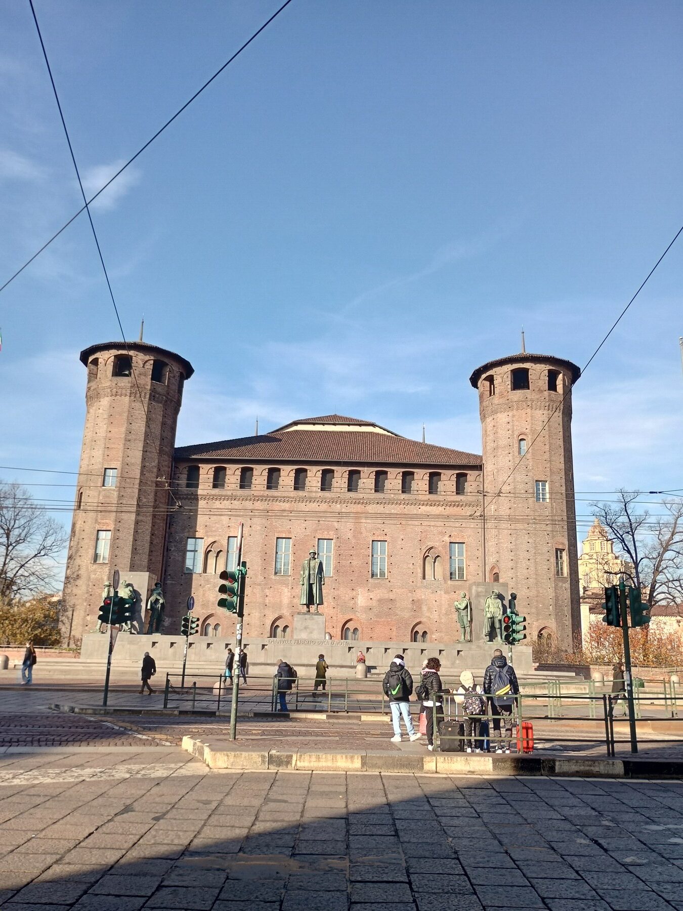 토리노 포르타 팔라티나의 붉은 벽돌 고대 로마 성문