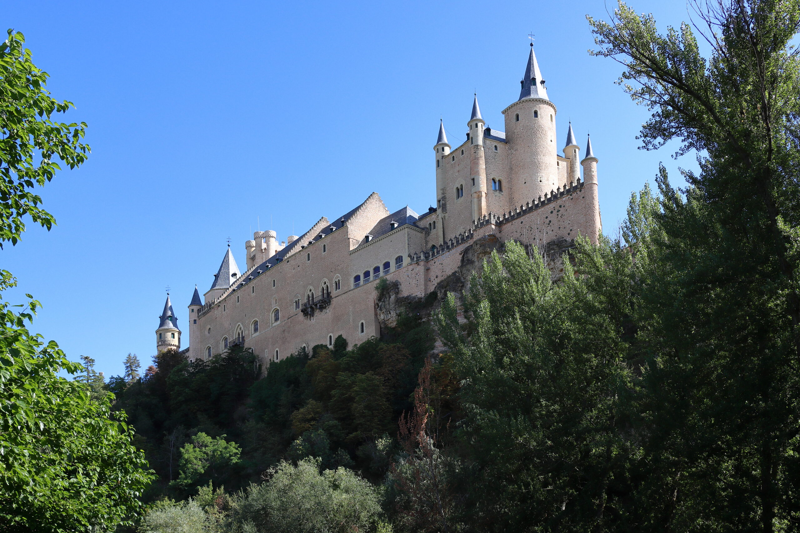 스페인 세고비아 프라데라 데 산마르코스 쪽에서 본 알카사르 전경