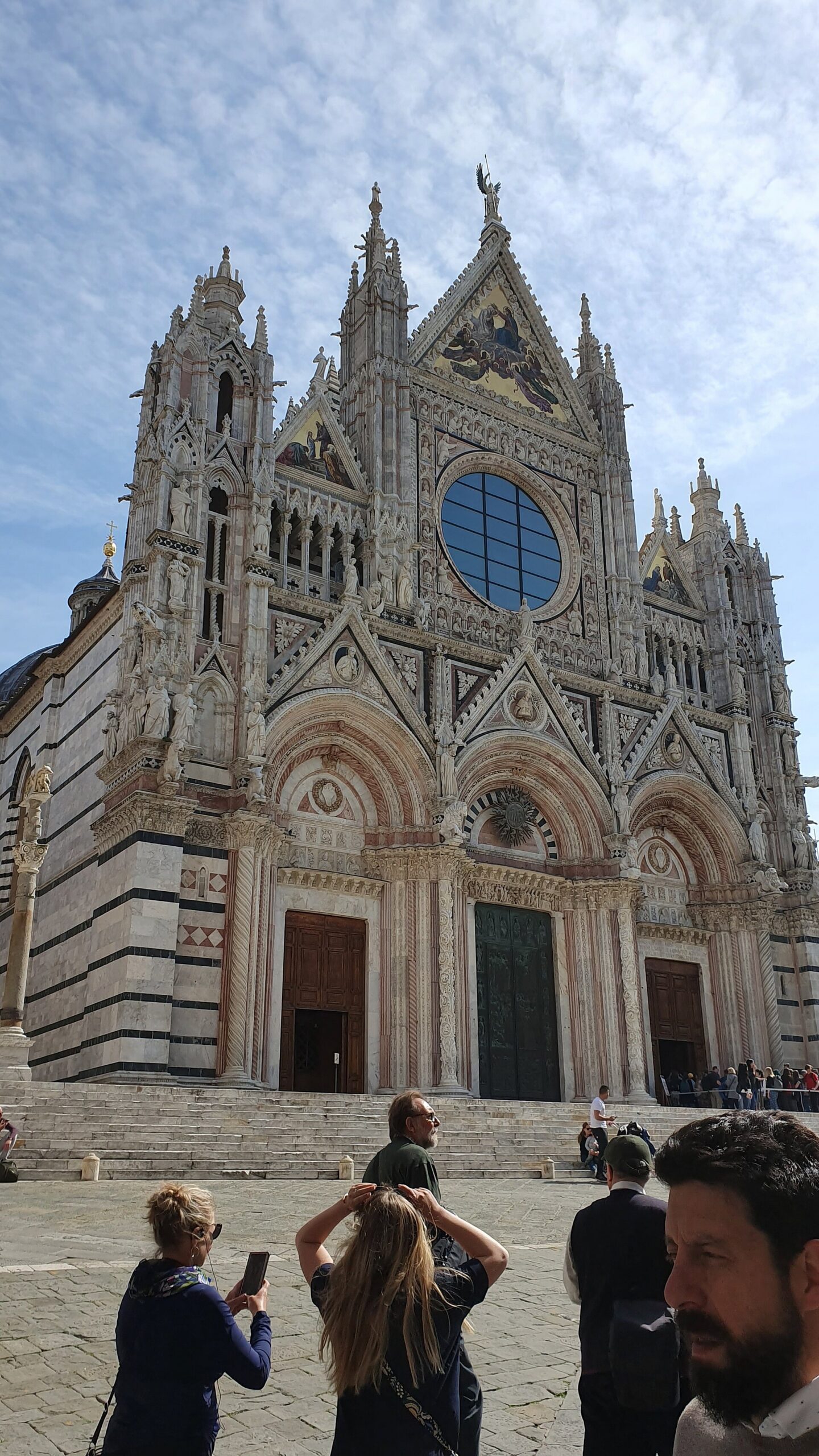 시에나 두오모 디 시에나의 흑백 대리석 파사드