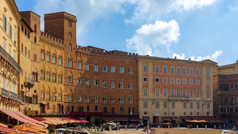 시에나 구시가지 중심의 캄포 광장 전경