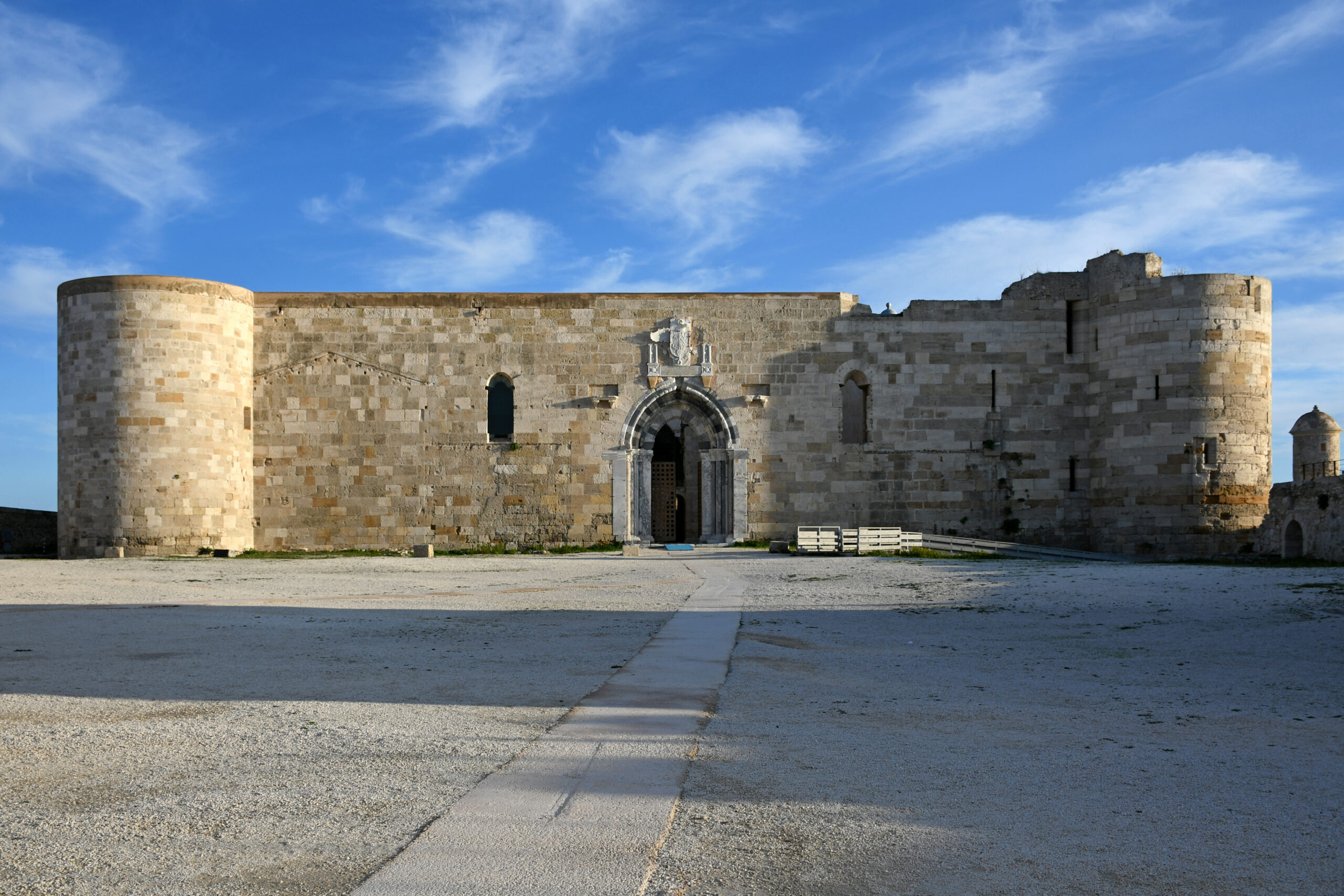 시칠리아 시라쿠사 오르티자 끝에 있는 카스텔로 마니아체 외관