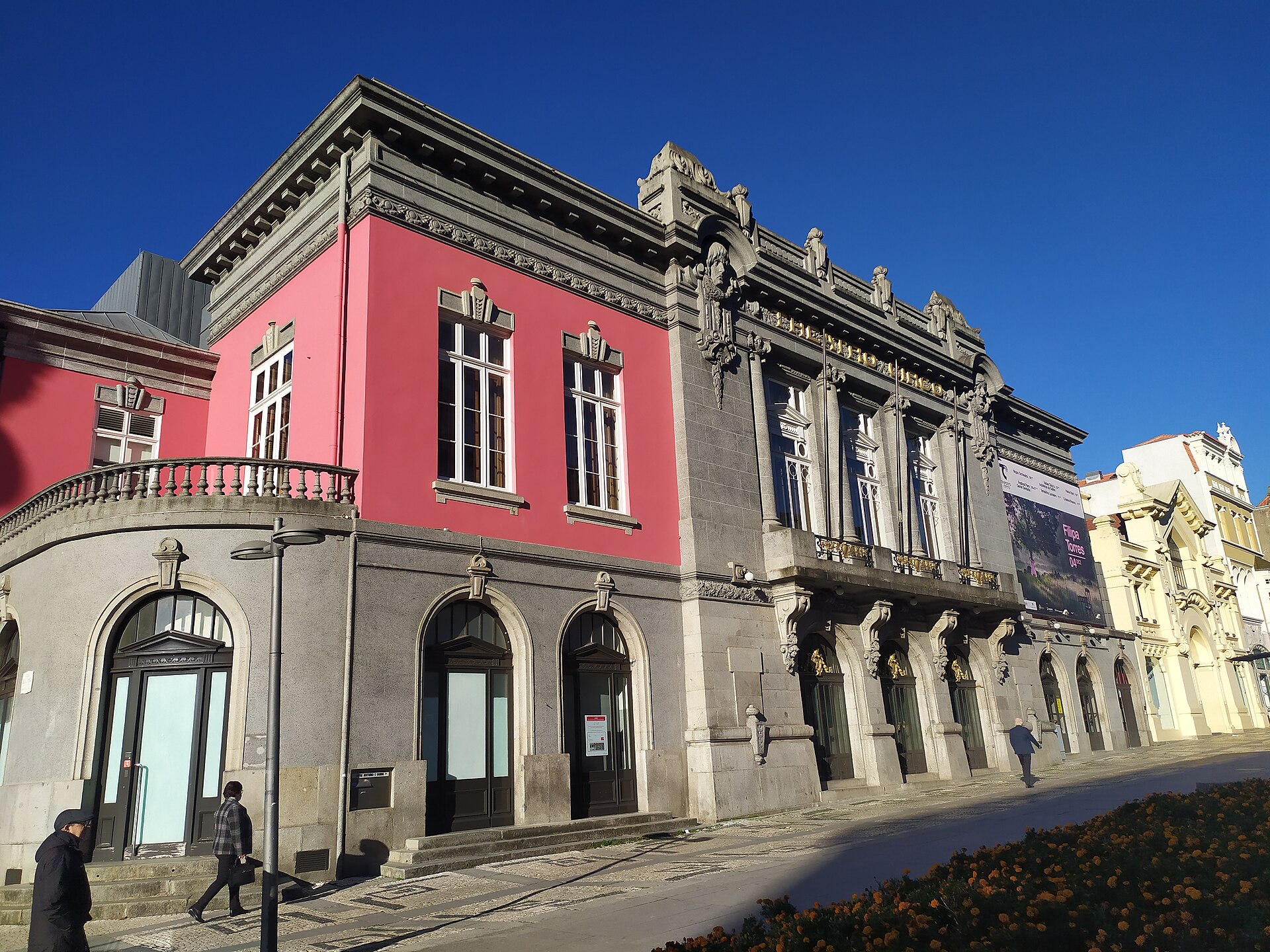 브라가 중심가의 테아트루 시르쿠 극장 외관