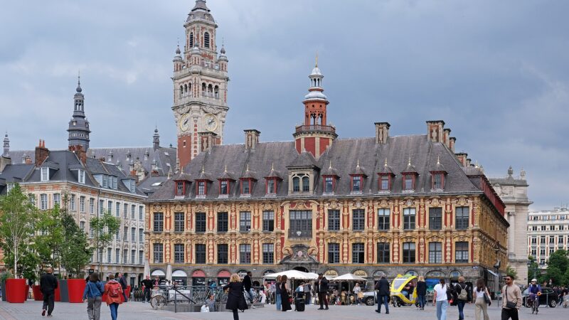 릴 그랑플라스에서 본 비외유 부르스 외관