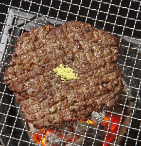 봉피양 대표 메뉴 한우떡갈비 한 접시