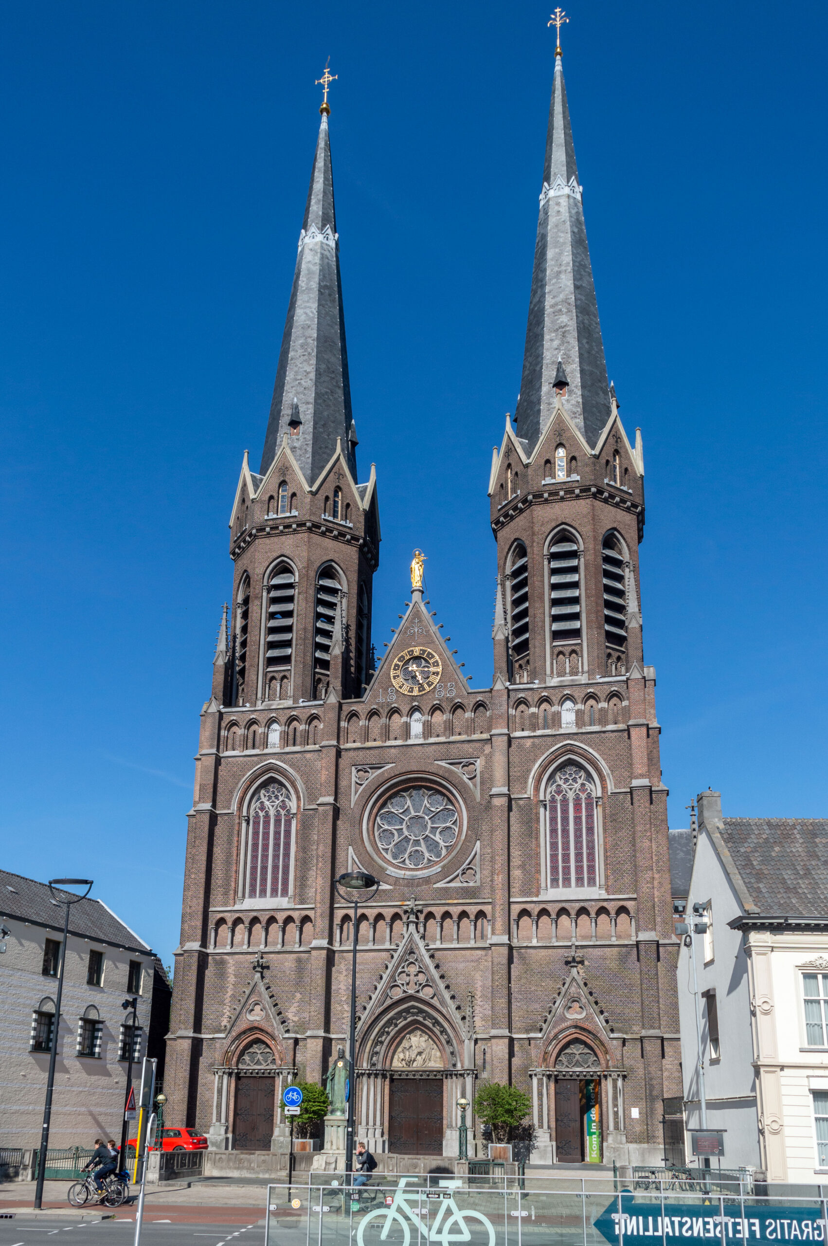 틸뷔르흐 Heuvelse Kerk 정면