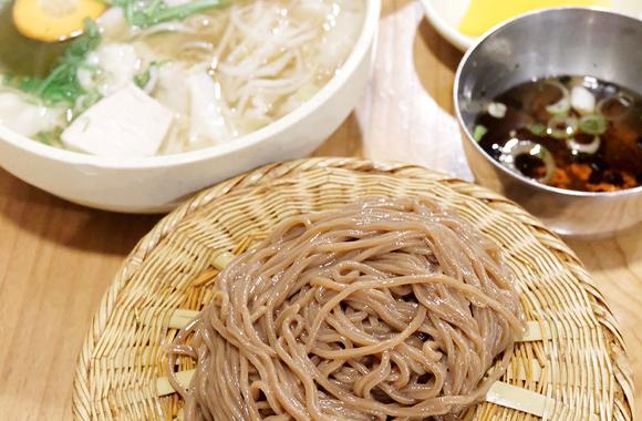 원조18번완당 메뉴와 식사 풍경